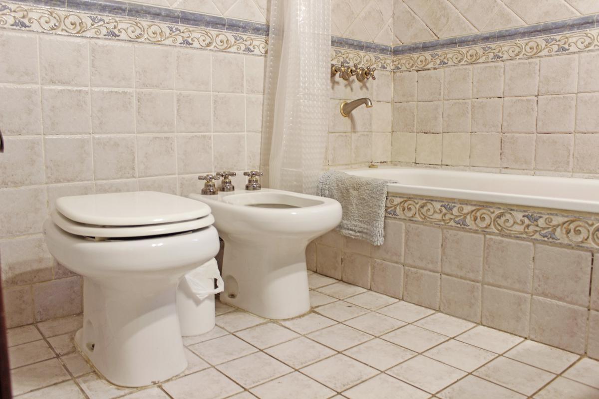 Casa de 6 Ambientes con Cocheras en Venta en San Isidro 5