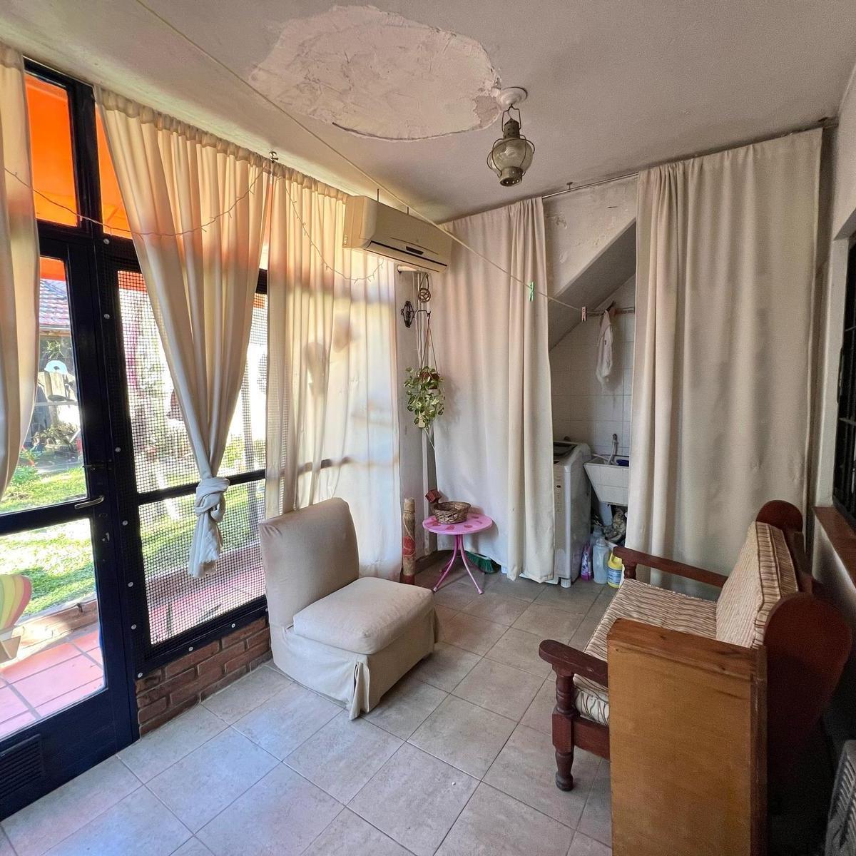 Casa 6 Ambientes en Venta con Cocheras en Olivos 2