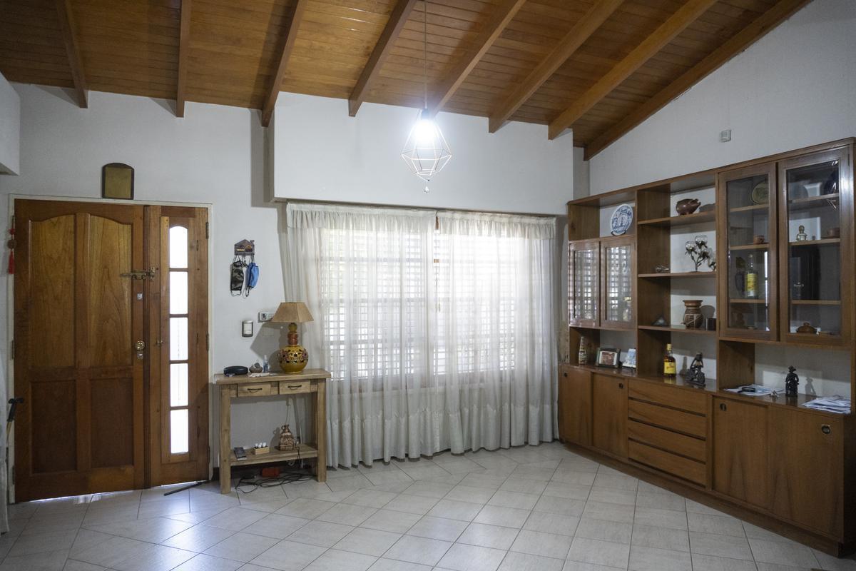 Casa en Venta 6 Ambientes con Cochera en Florida Oeste 1