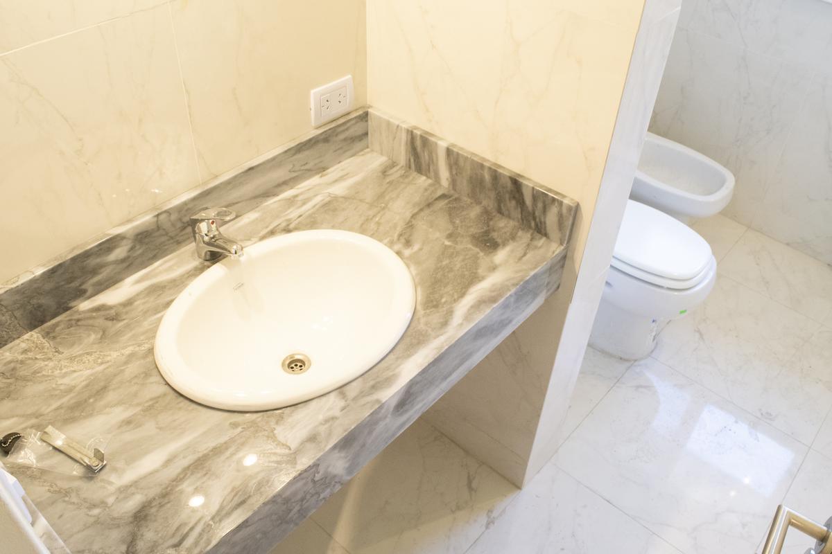Casa de 5 Ambientes con Cochera y Dependencia de Servicio en Venta en San Isidro 1