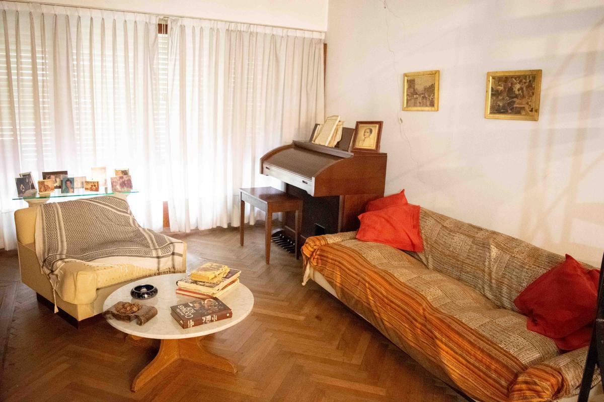 Casa de 5 ambientes con cochera en venta en Martinez
