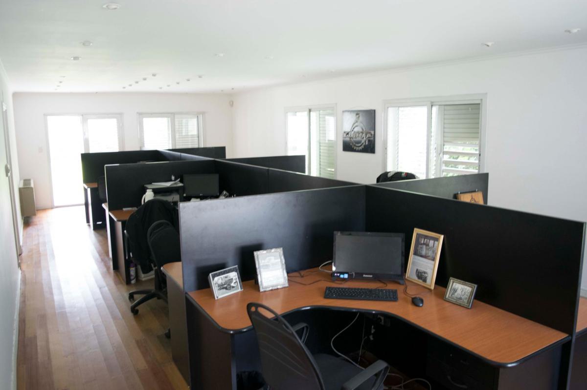 Chalet de 7 Ambientes en Venta en Martinez 2