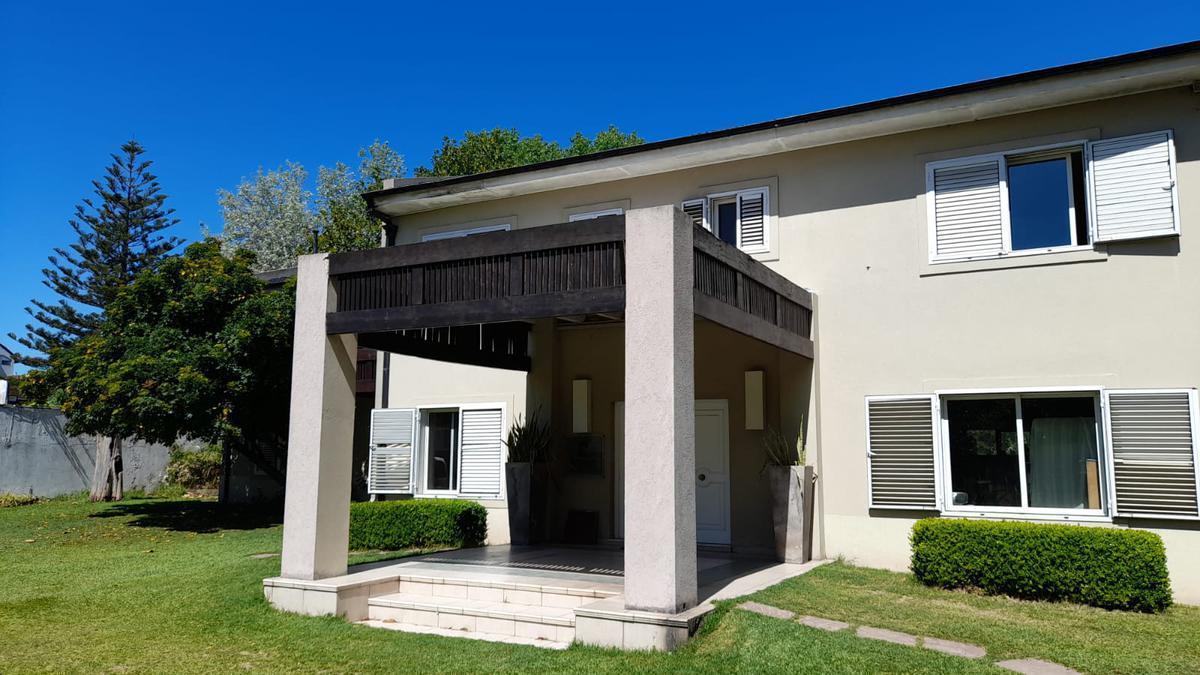 Chalet de 7 Ambientes en Venta en Martinez 4
