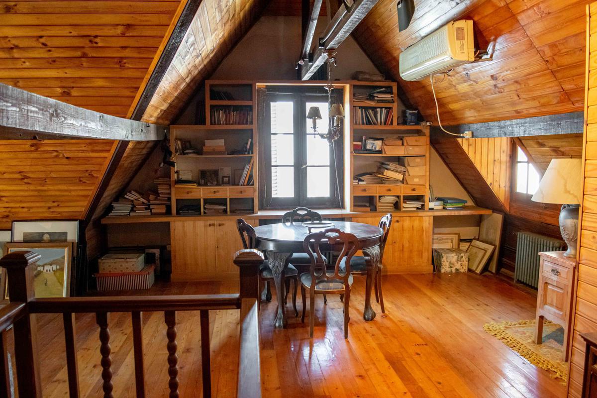 Casa de 6 Ambientes con Cochera y Dependencia en Venta en Vicente Lopez 3