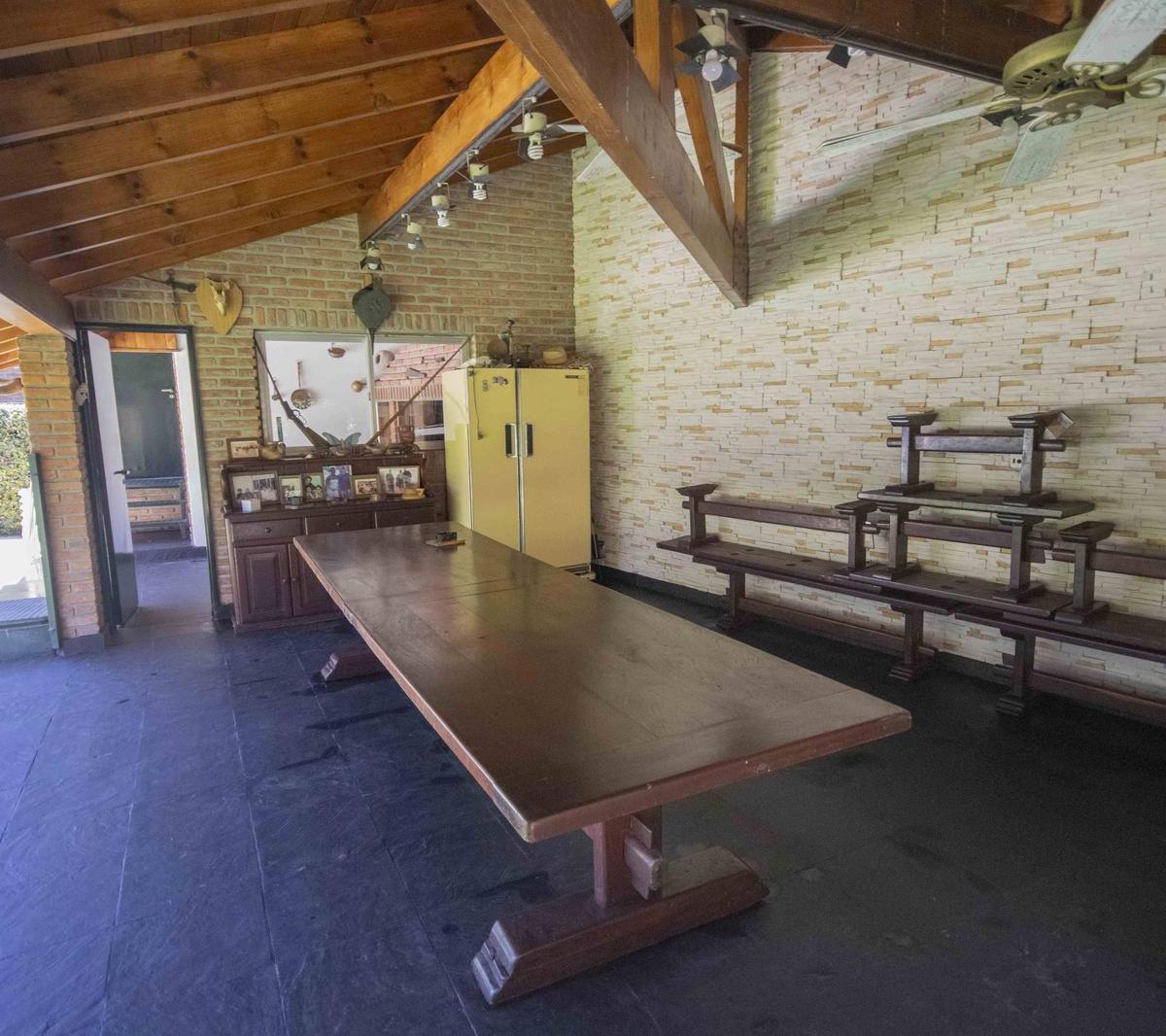 Casa de 9 Ambientes con Dos Dependencias y Sala de Juegos en Venta en Acassuso. 5