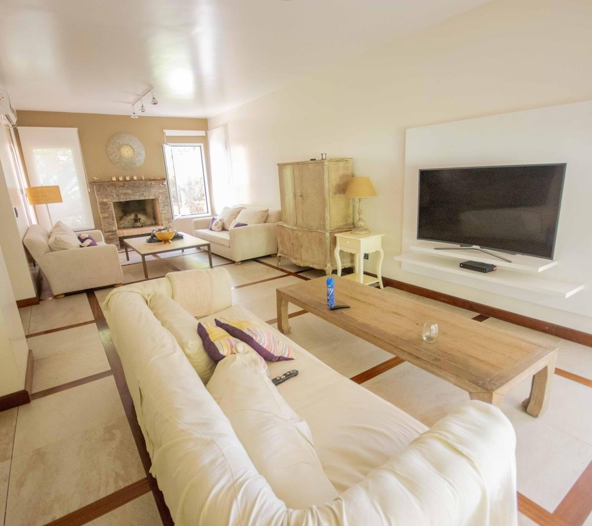 Casa de 5 Ambientes con Dependencia de Servicio en Venta, en Martínez. 5