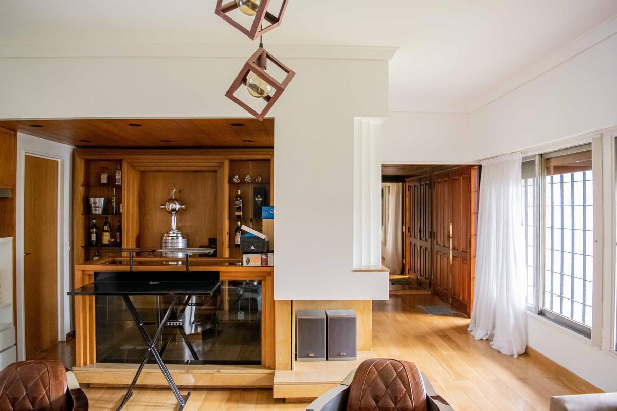 Foto de Casa de 6 ambientes con cochera y dependencia de servicio en venta en, imagen 2