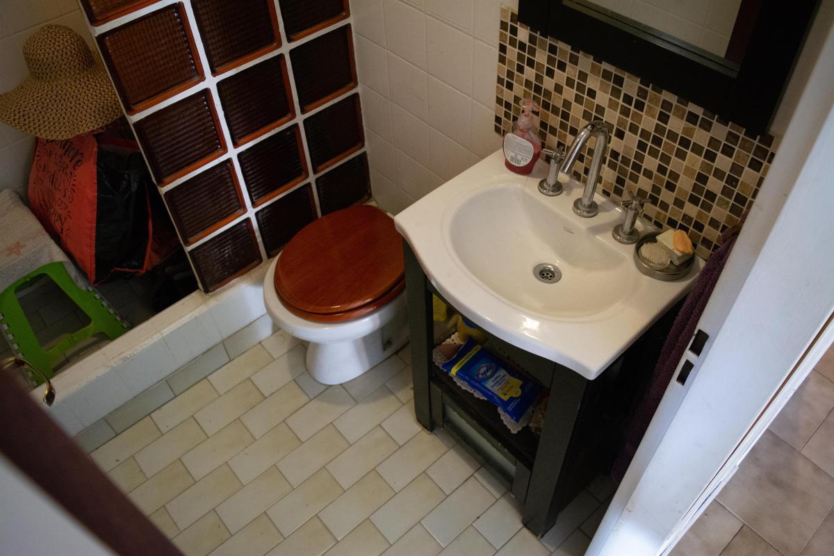 Casa de 5 ambientes con cochera en venta en Martinez