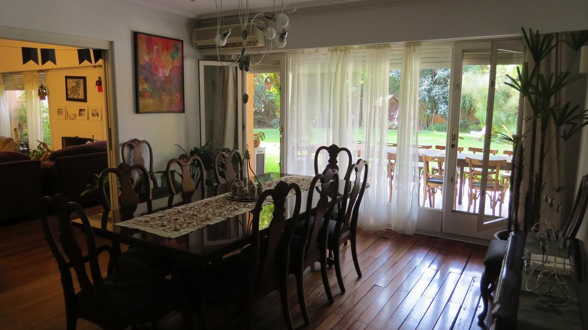 Casa de 6 ambientes en venta, en Las Lomas de San Isidro.