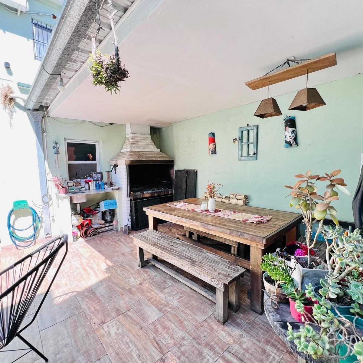 Casa de 7 Ambientes Cuarto de Guardado Playroom en Venta, en Martínez 2