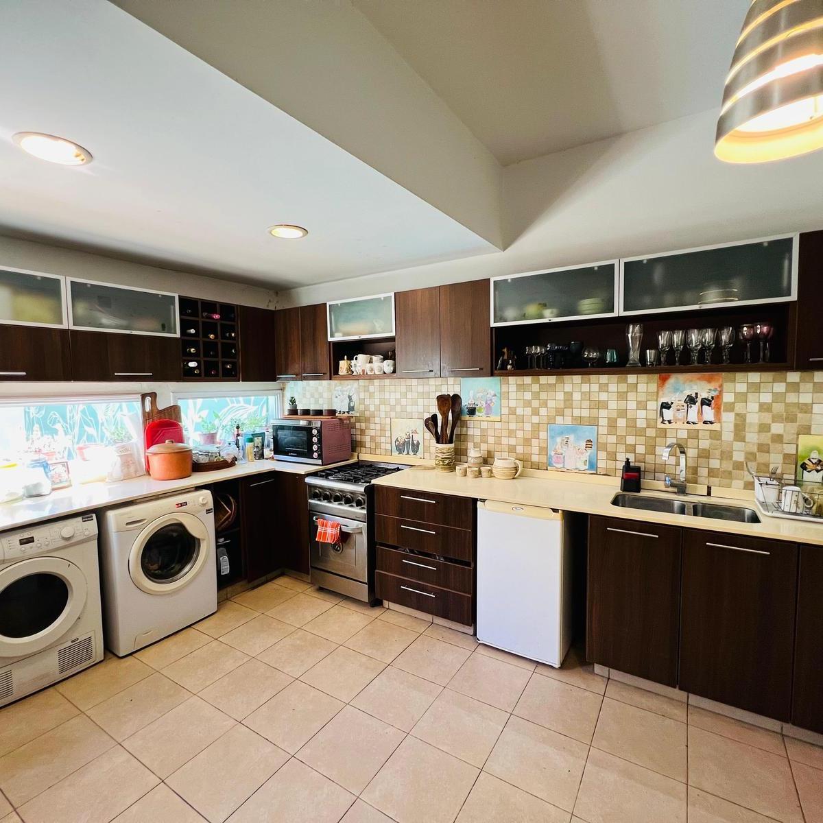 Casa de 7 Ambientes Cuarto de Guardado Playroom en Venta, en Martínez 5
