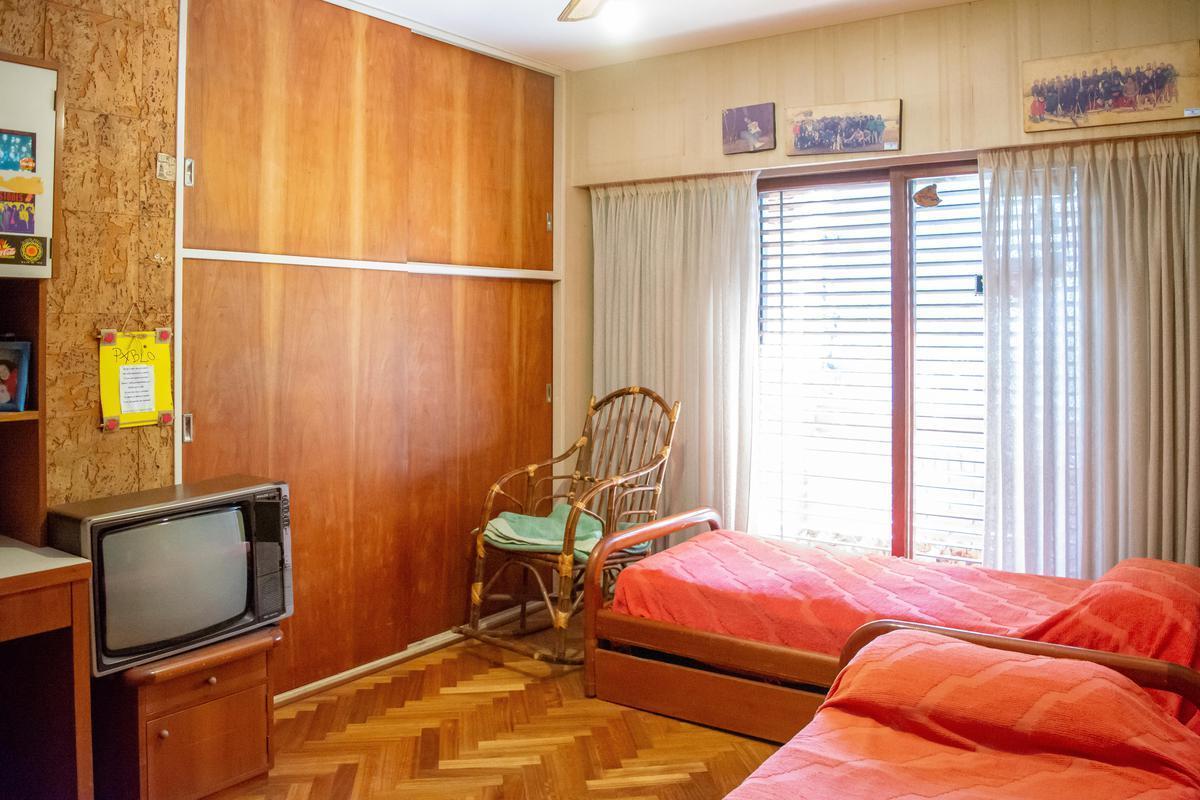 Hermoso Chalet de 7 Ambientes en Venta, en Olivos. 3