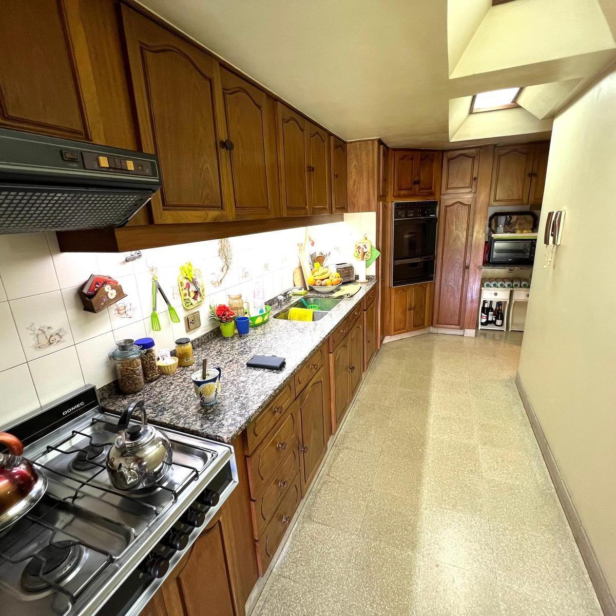 Chalet de 6 Ambientes en Venta, en Olivos. 1