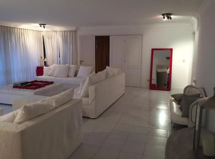 Foto de Departamento 4 ambientes con cochera y dependencia de servicio en alquiler en Punta del Este, imagen 2