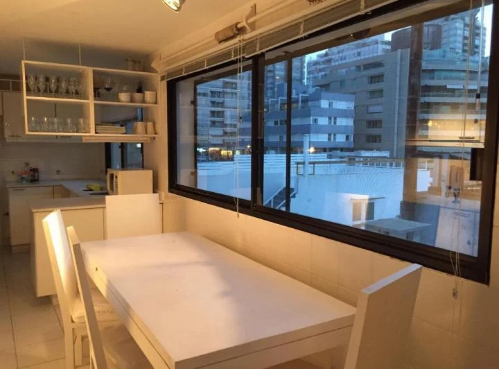 Foto de Departamento 4 ambientes con cochera y dependencia de servicio en alquiler en Punta del Este, imagen 3