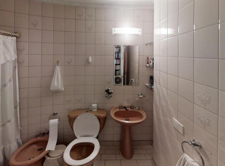 Foto de Excelente casa de 6 ambientes con jardín parquizado, quincho y pileta., imagen 5