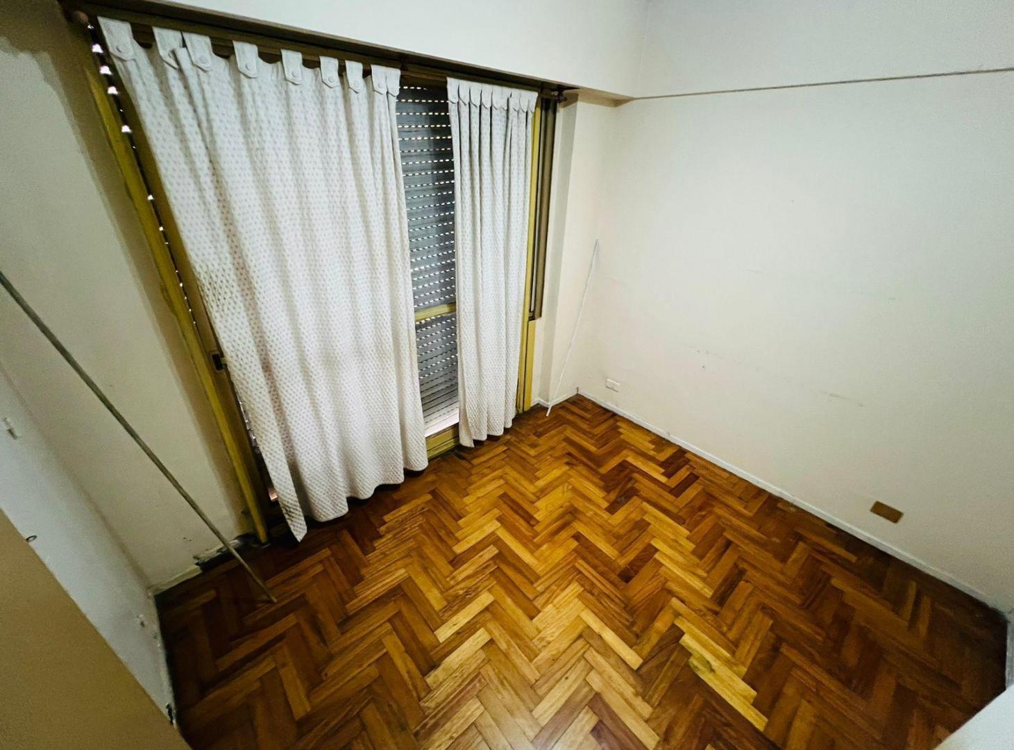 Foto de Departamento de 3 ambientes baulera en venta, en Villa del Parque., imagen 2