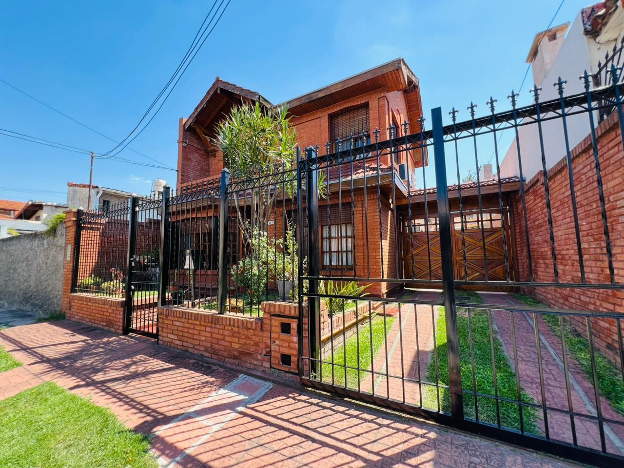 Foto de Chalet de 3 ambientes dependencia de servicio en venta, en Martínez., imagen 1
