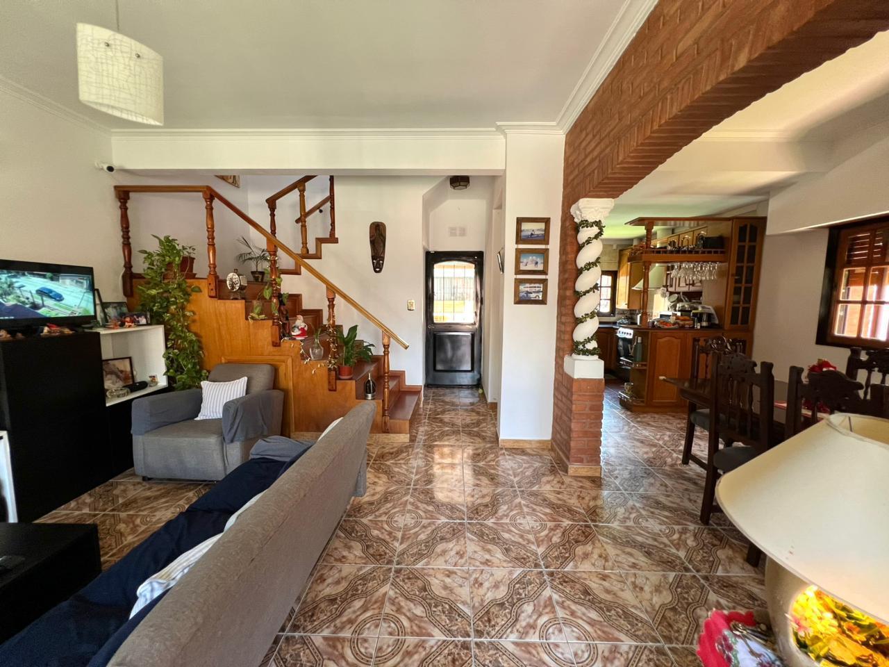 Chalet de 3 ambientes dependencia de servicio en venta, en Martínez.