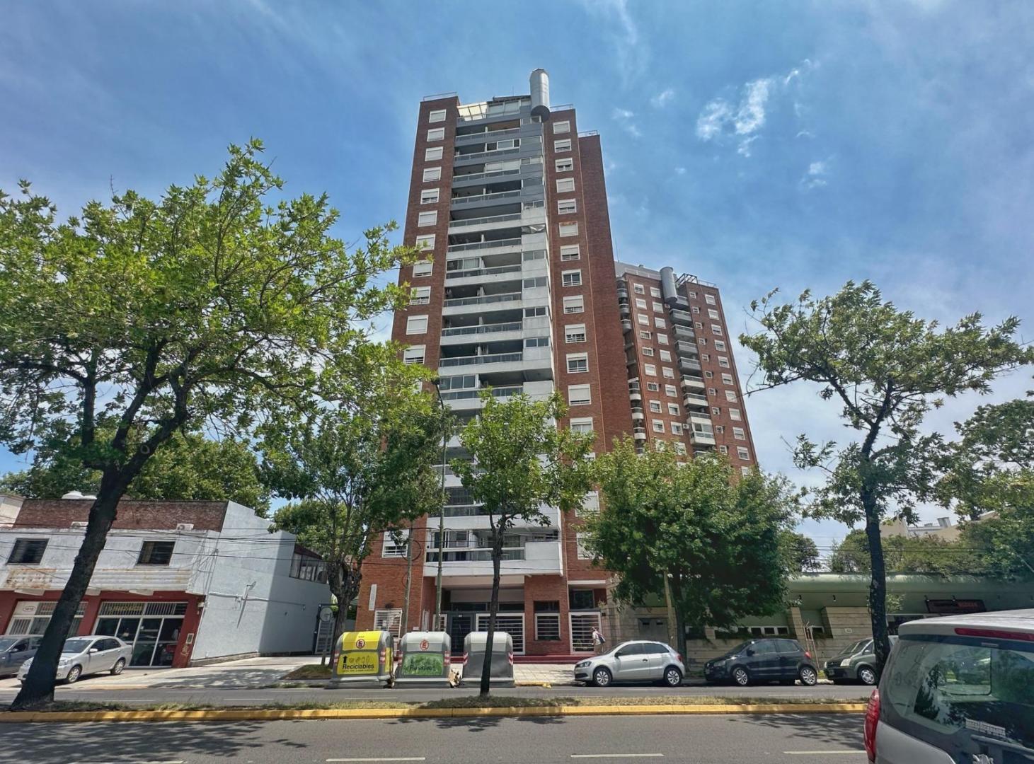Departamento 2 ambientes en venta con cochera y amenities en Beccar