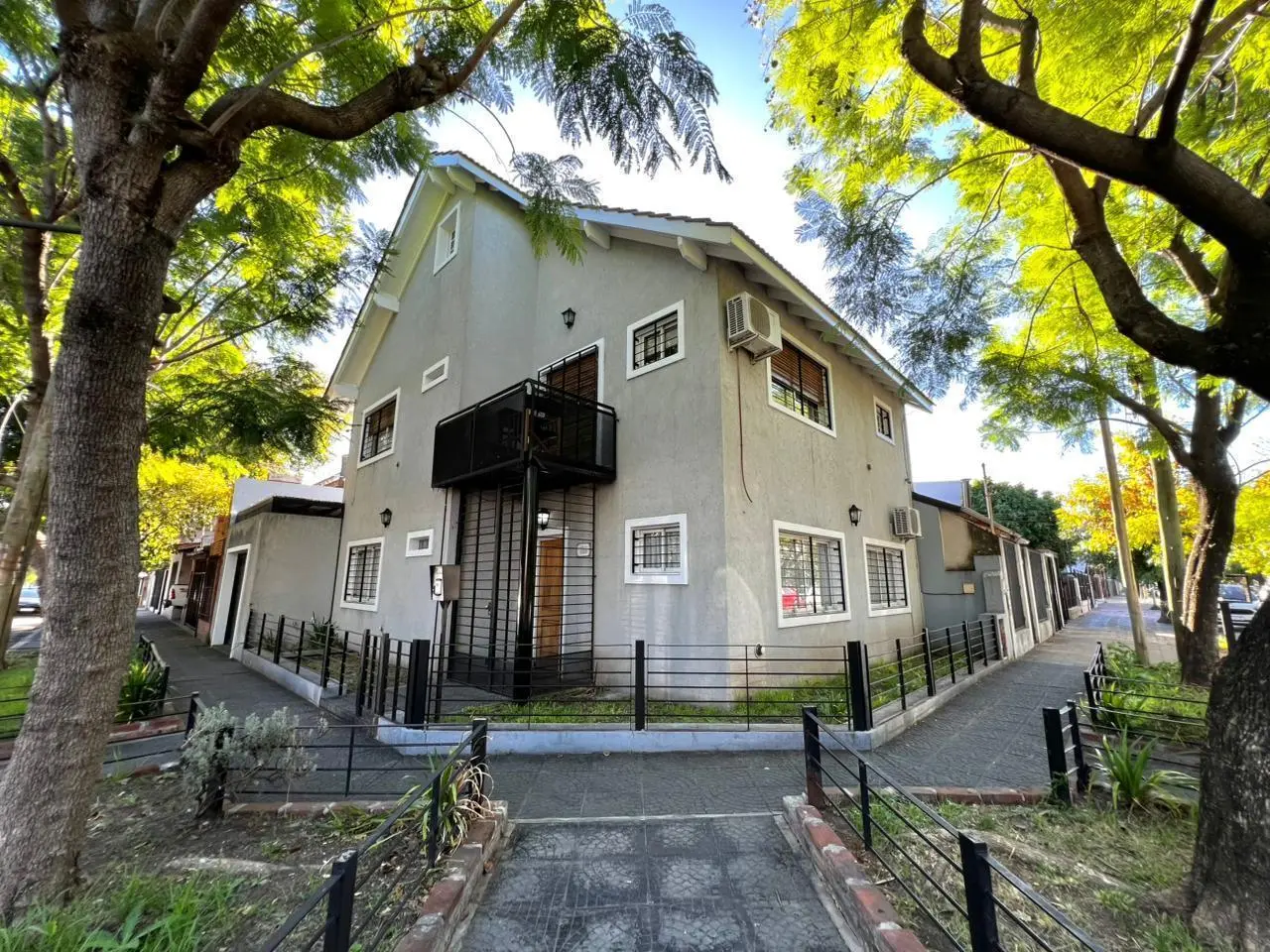 Casa 5 ambientes en venta en Martínez 1