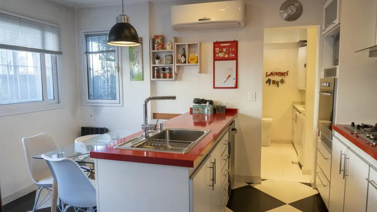 Casa de  4 ambientes con cochera y dependencia en venta en San Isidro 5