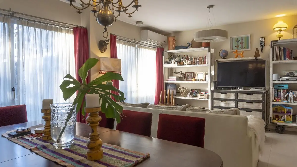 Casa de  4 ambientes con cochera y dependencia en venta en San Isidro 2