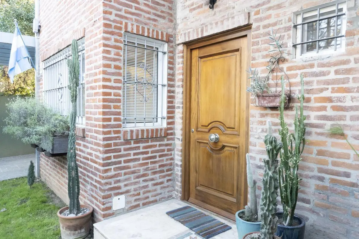 Casa de  4 ambientes con cochera y dependencia en venta en San Isidro 4