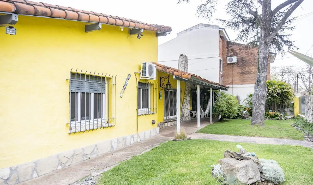 Chalet de 5 ambientes en alquiler, en Martínez. 4