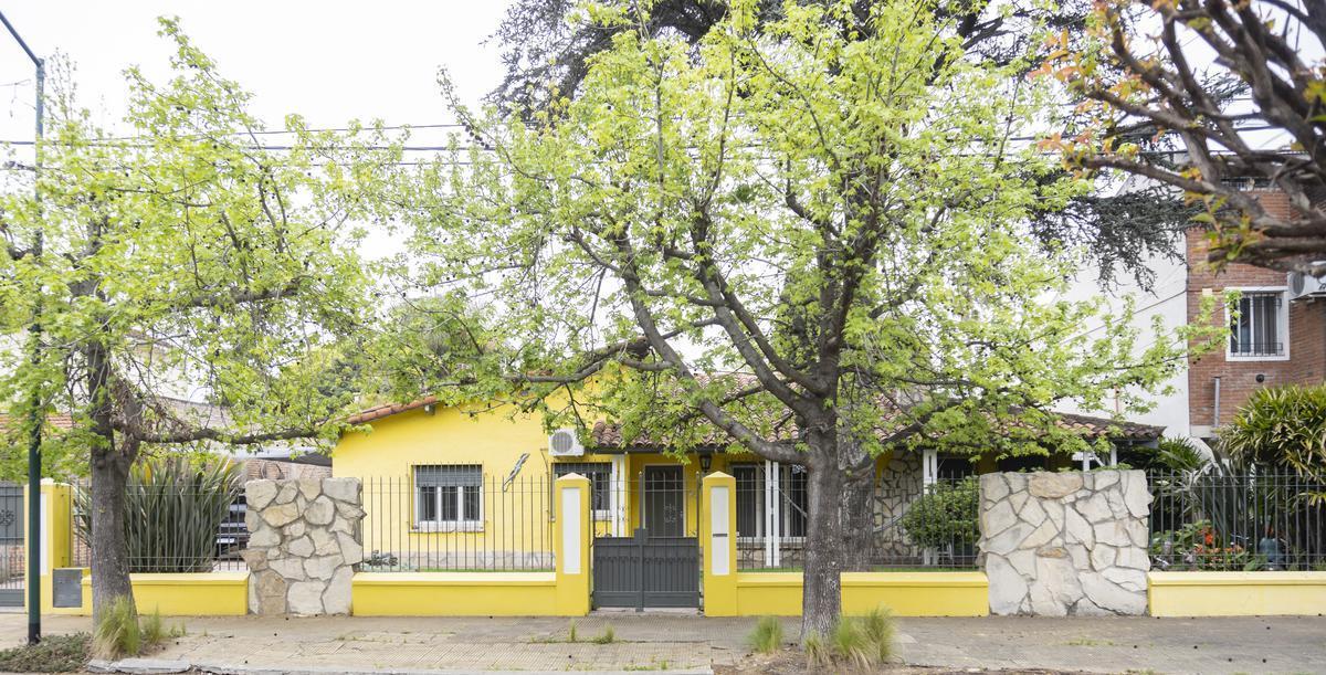 Chalet de 5 ambientes en alquiler, en Martínez.