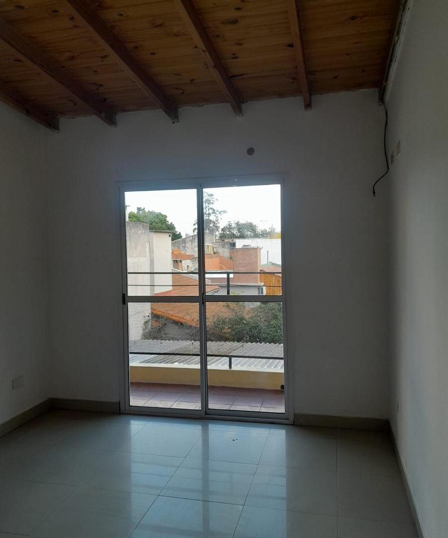 Foto de Departamento de 3 ambientes en 1er piso por escalera en alquiler, en, imagen 3