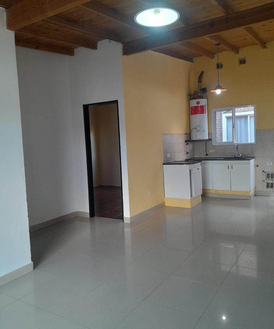 Foto de Departamento de 3 ambientes en 1er piso por escalera en alquiler, en, imagen 5