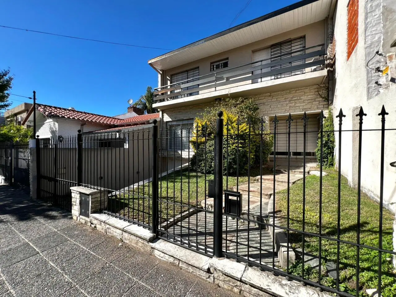 Casa 5 ambientes en venta en La Lucila 2