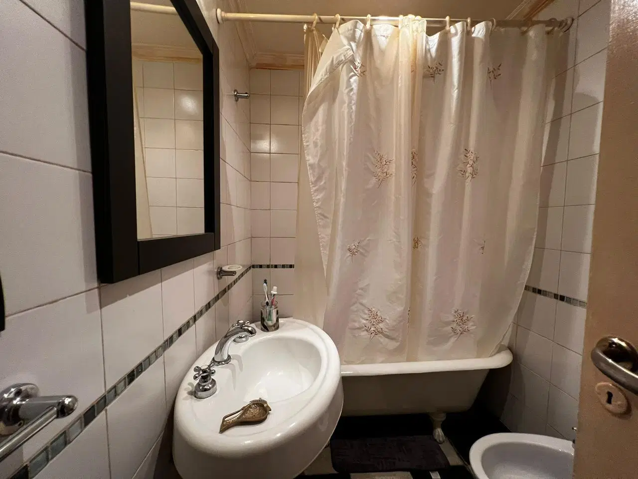 Casa 4 ambientes en venta en Martínez – a refaccionar 4