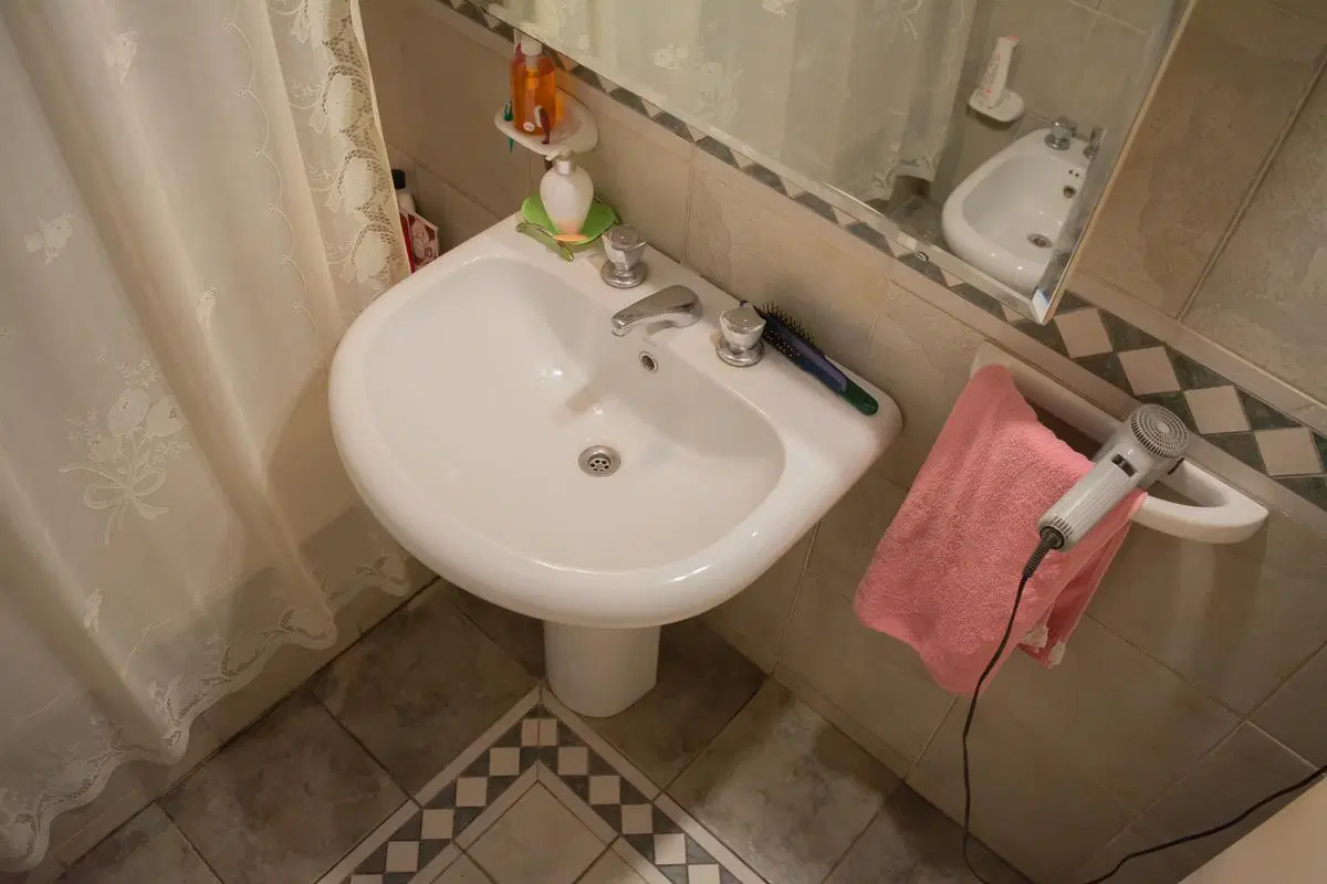 Casa de 4 ambientes con pileta y garage en venta en Martinez 4