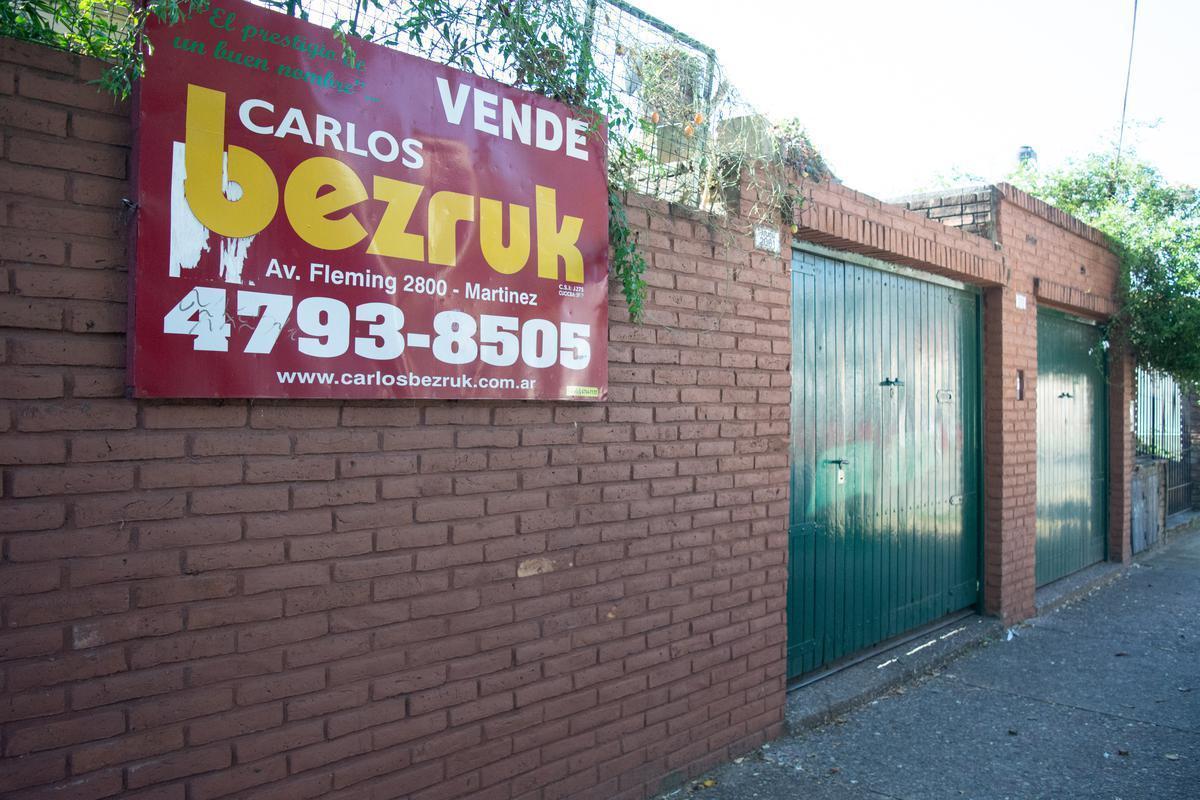 Casa de 4 ambientes con pileta y garage en venta en Martinez