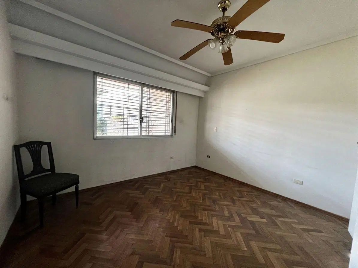 Casa 5 ambientes en venta en Martínez 2