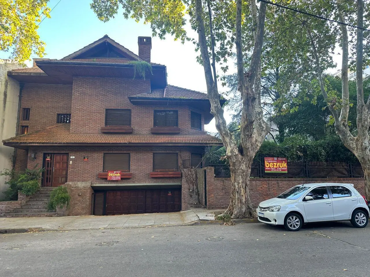 Hermoso chalet de 7 ambientes en venta, en Olivos. 2