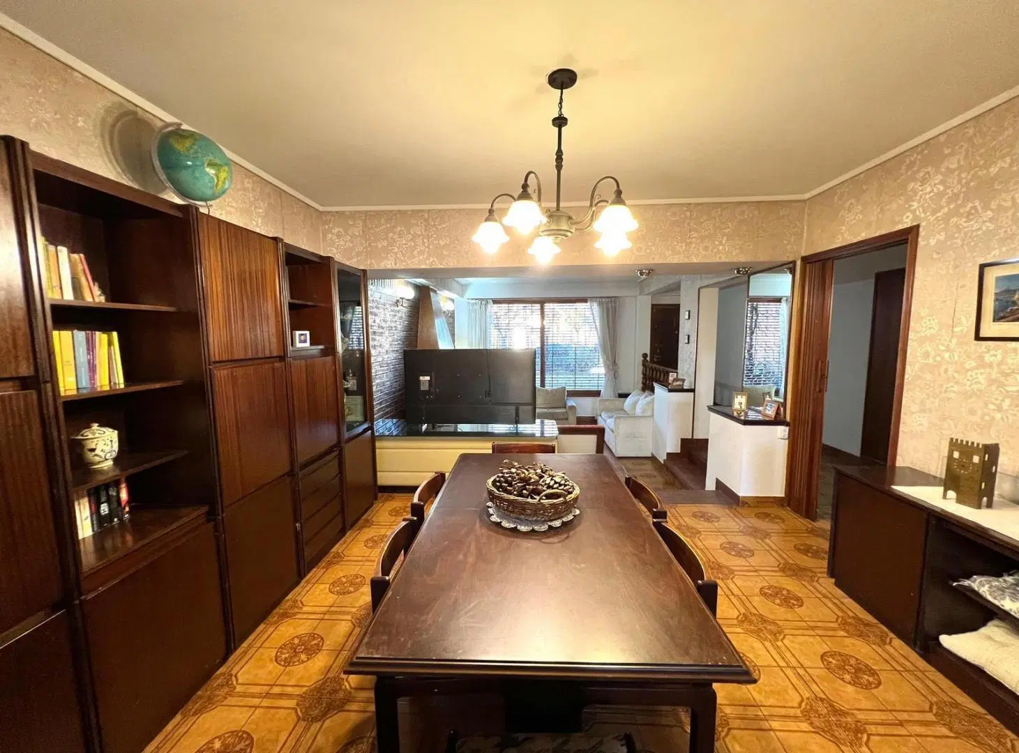 Casa de 4 ambientes con cochera en  venta en Martinez 5