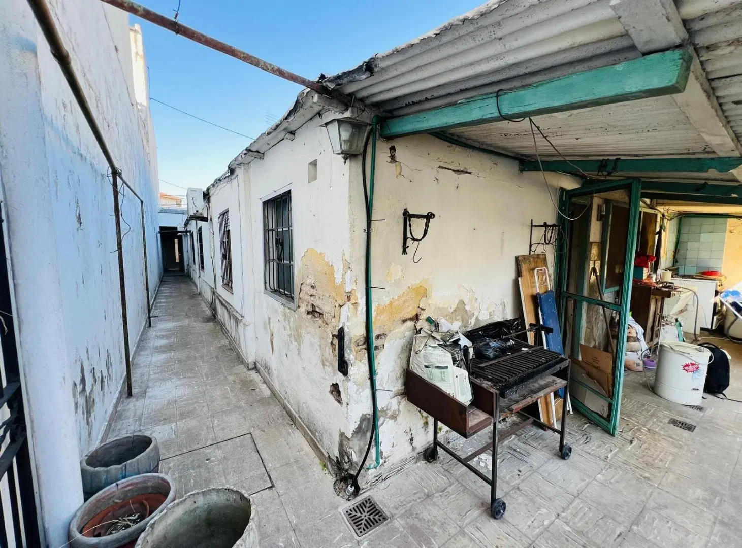 Terreno con vivienda más 2 locales en venta, en Munro 5