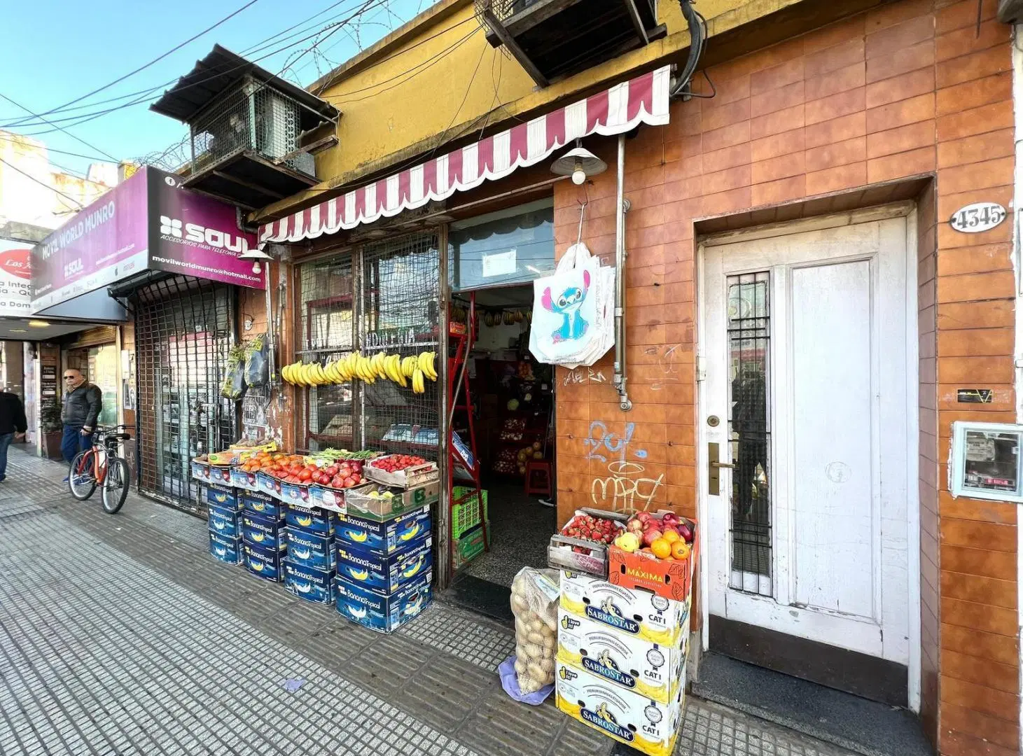 Venta en block de PH con 2 locales en Munro 5