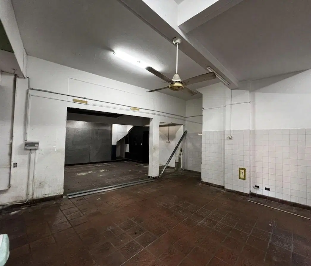 Local dos ambientes en Venta – Esquina Gral. Guido y Av. Rolón – San Isidro 2