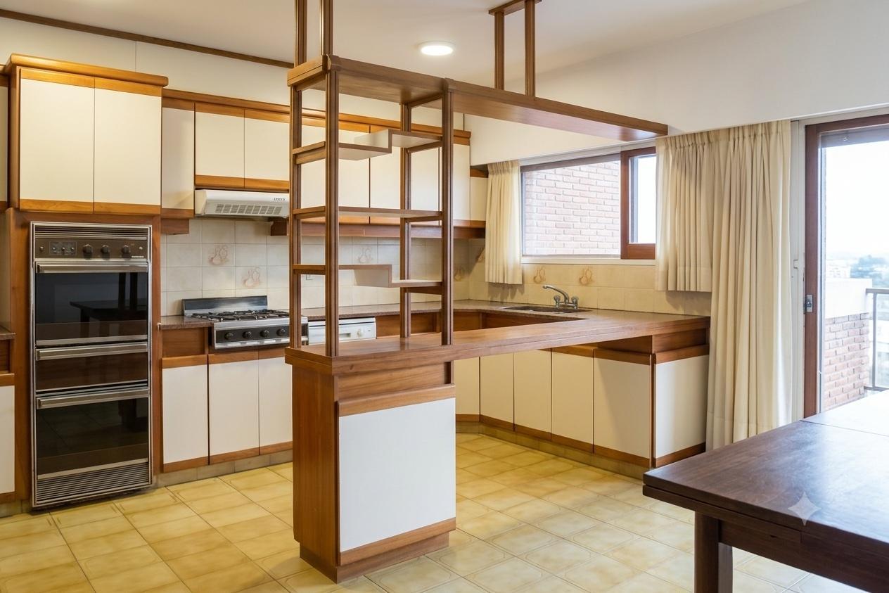 Foto de Hermoso chalet de 7 ambientes en venta, en Olivos., imagen 4
