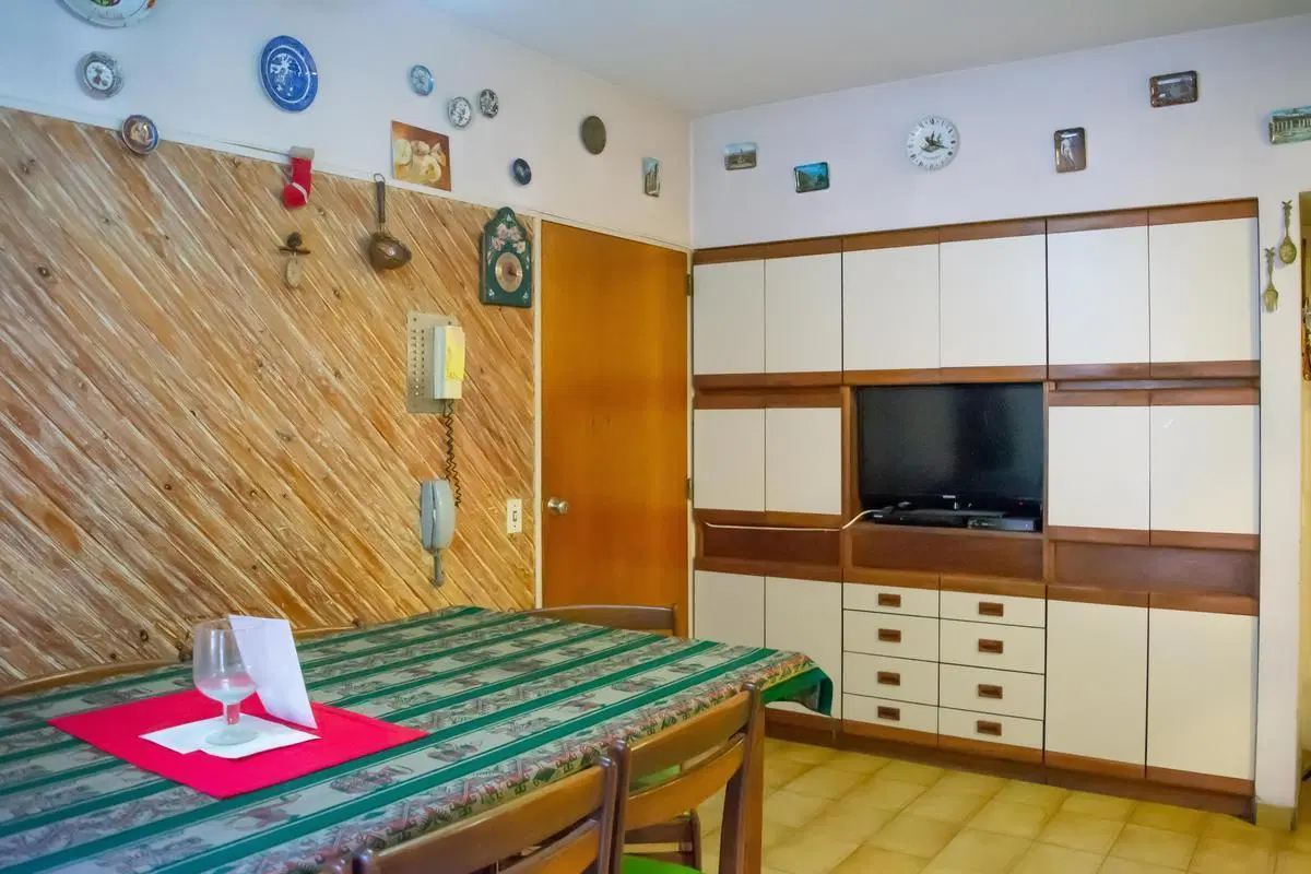 Hermoso chalet de 7 ambientes en venta, en Olivos. 2