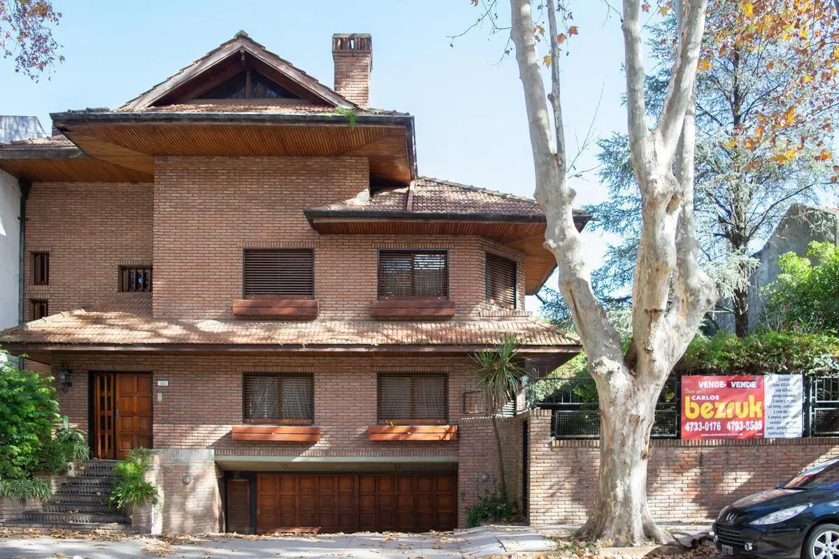 Hermoso chalet de 7 ambientes en venta, en Olivos. 3