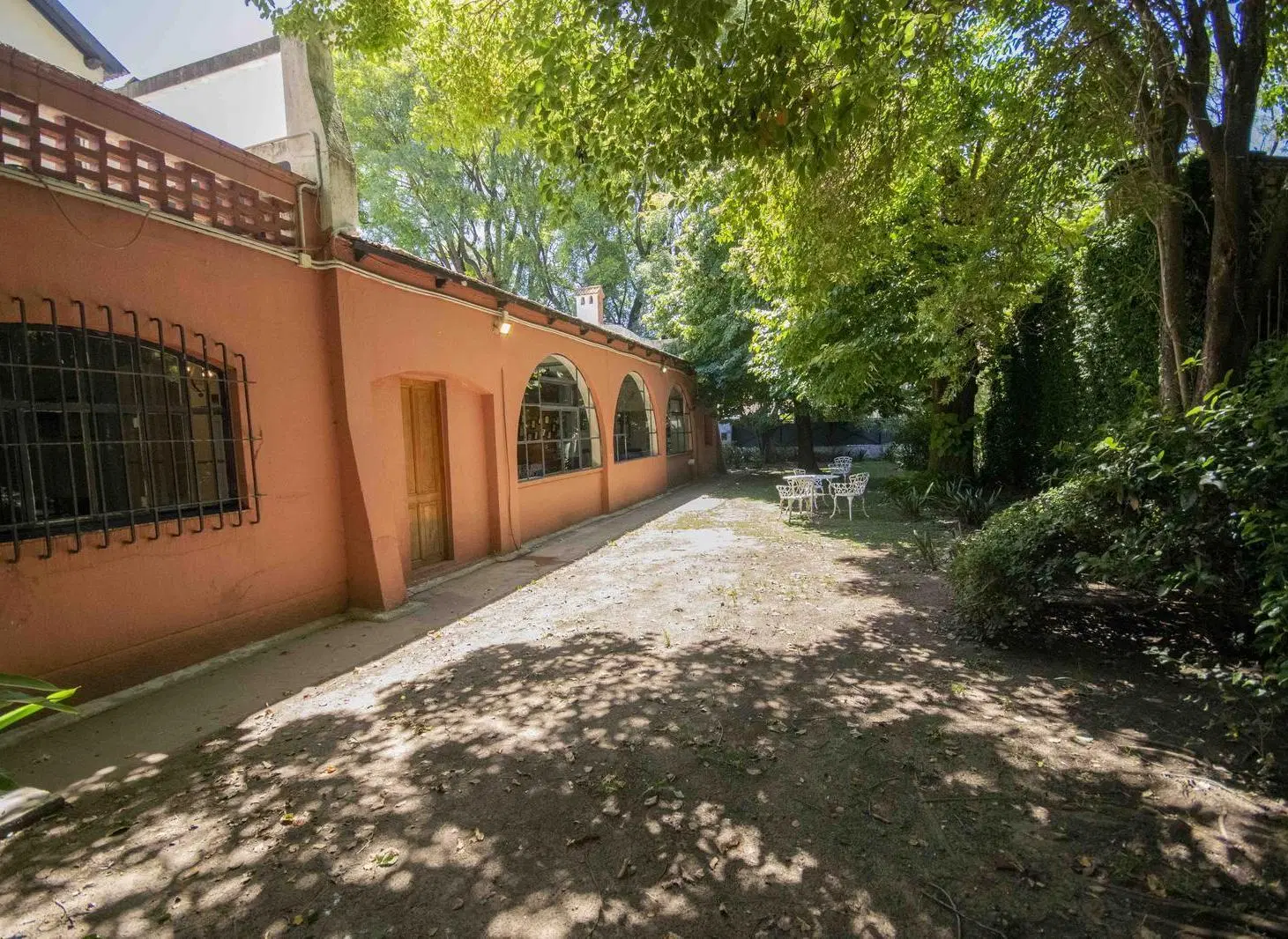 Casa de 8 ambientes en venta, en Martinez 2