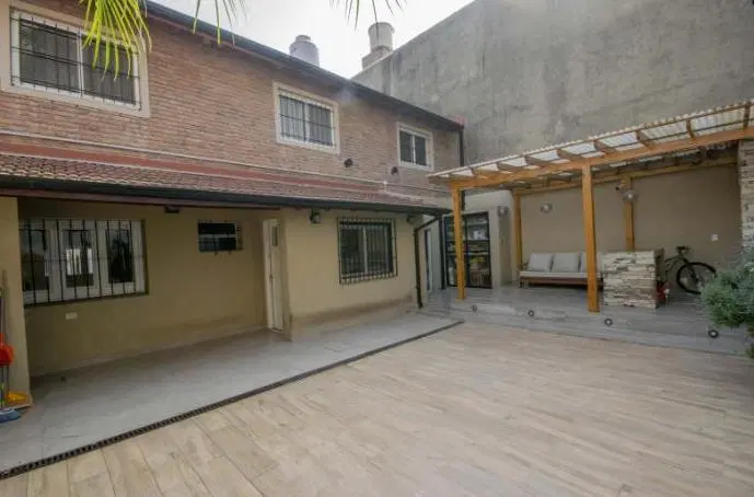 Casa de 5 ambientes con cochera en venta, en Martínez 3