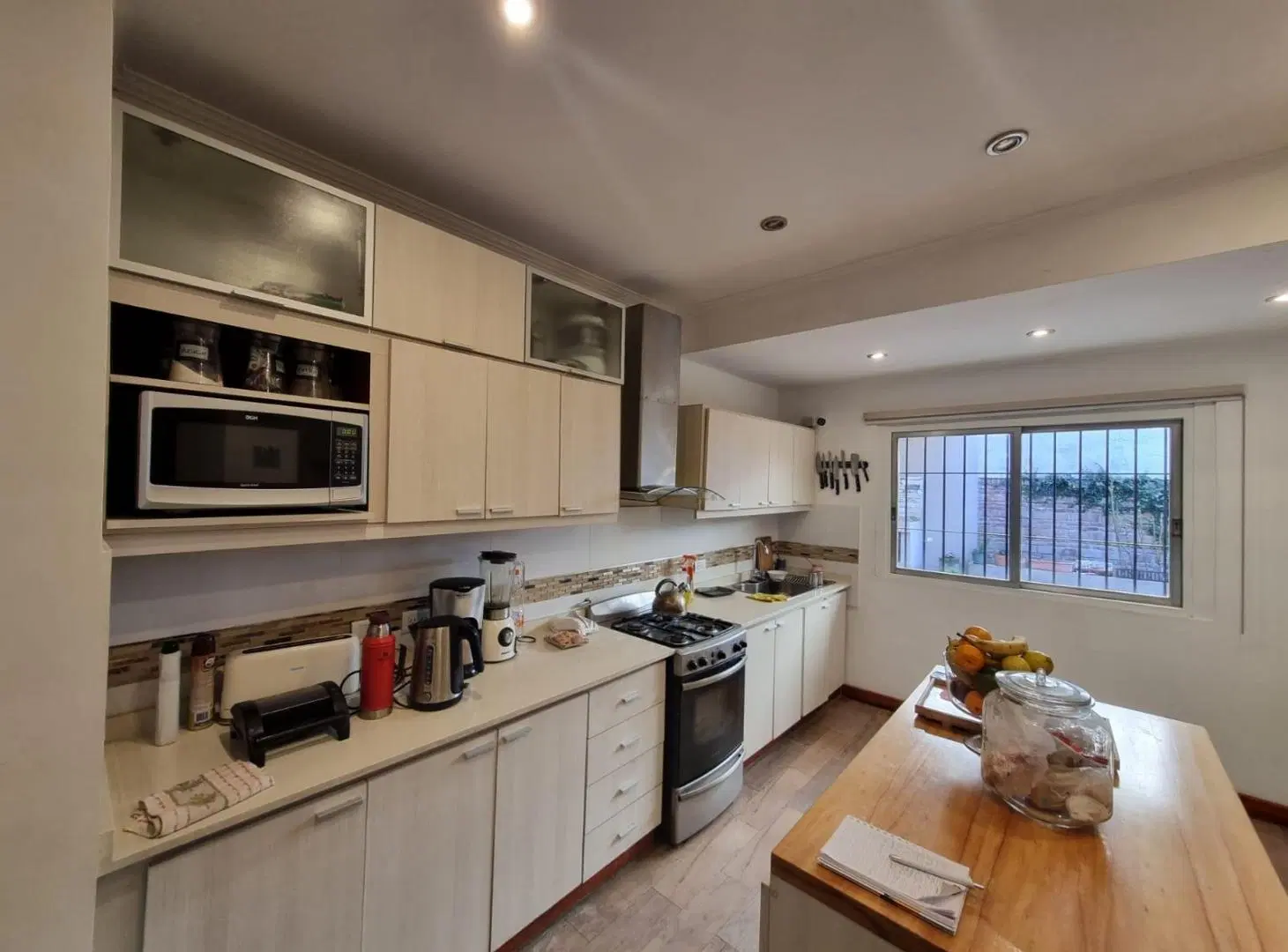 Casa de 5 ambientes con cochera en venta, en Martínez 2