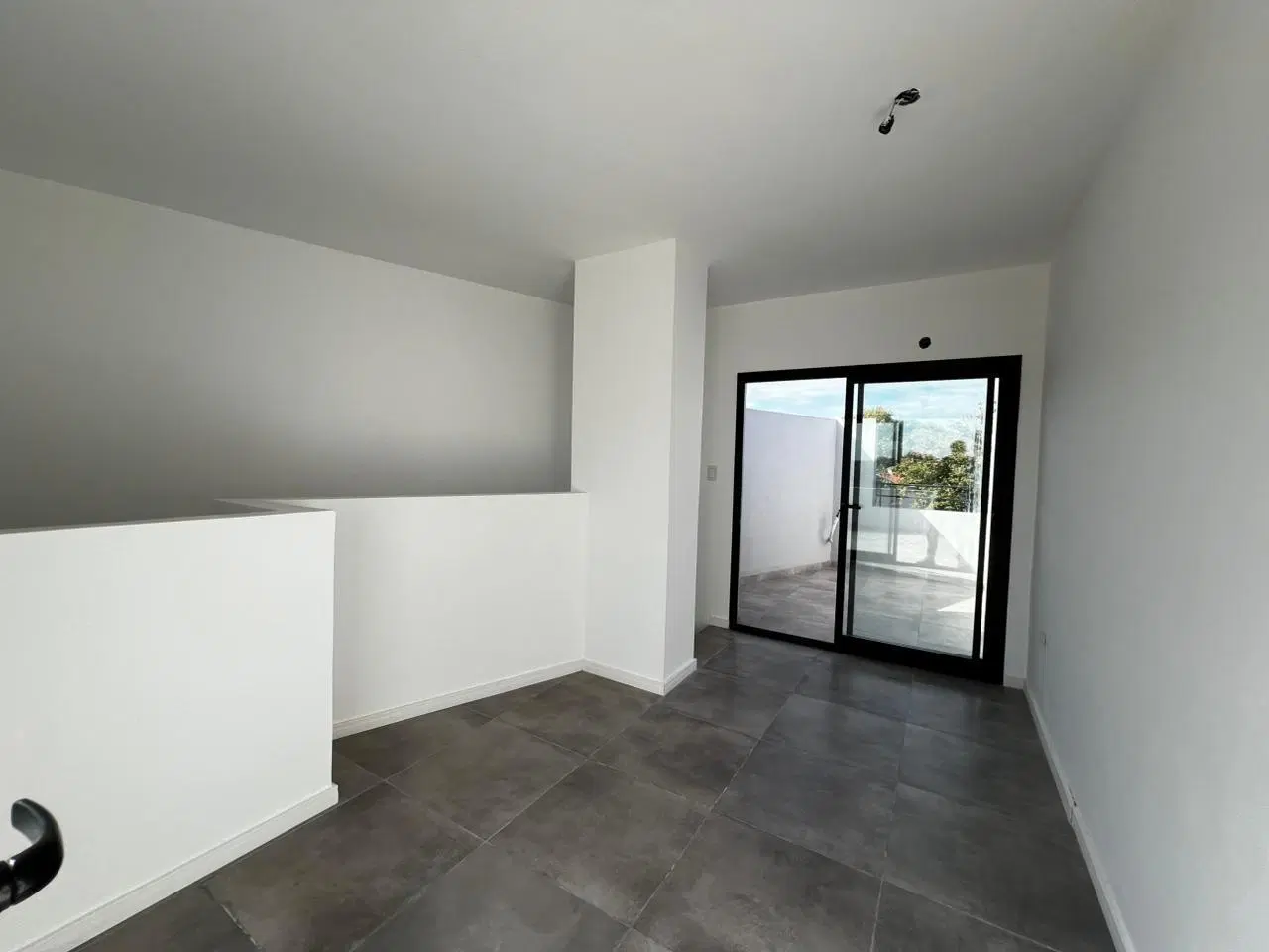 Departamento de 3 ambientes con cochera en venta en Olivos 3