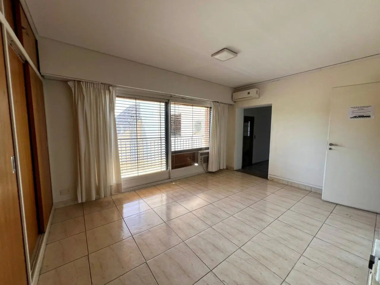 VENTA EN BLOCK! 2 LOCALES, 2 OFICINAS EN PLANTA ALTA Y UN CHALET! 3